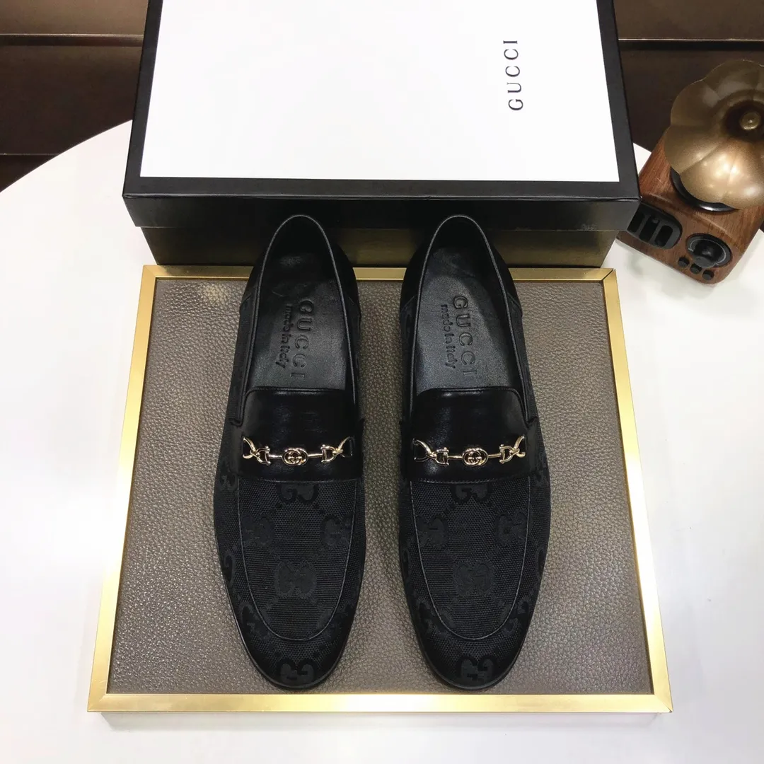 Factory batch 500💰Italy’s top luxury men’s shoe giant (GUCCI) (Gucci) (full cowhide lining) new arrival🍃Original European style🔰 Pleasant to the eye😍In order to make the shoes more durable and non-deformable🌀The production continues to follow traditional methods but there is still no lack of innovation💪The original sheepskin is selected for the leather♻️Smooth, natural and extra bright⭐Made of imported cowhide The rich man’s first choice 38-45 (45 customized)